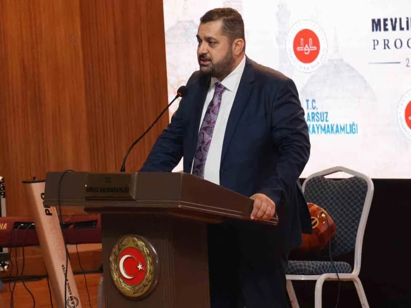 "Efendimiz (SAV) ve Mutlu Yuva" başlıklı sohbette Hz. Muhammed'in örnek hayatı, güzel ahlakı ve aile hayatının önemi üze