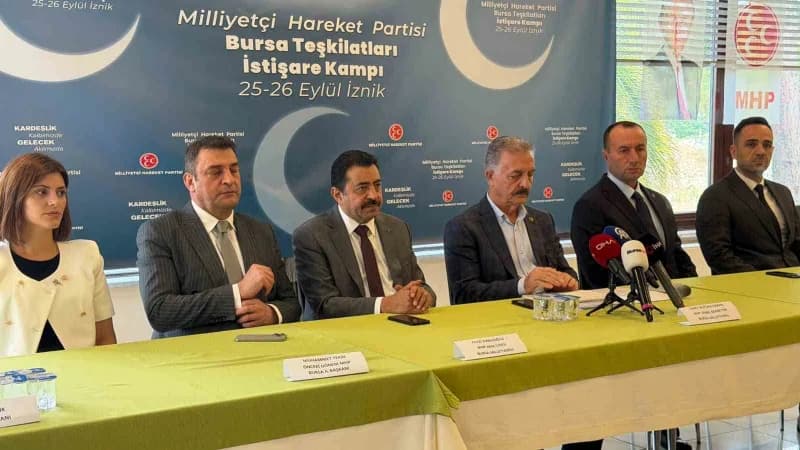 MHP Bursa teşkilatları İznik’te DSİ Tesisleri’nde düzenlenen istişare kampında bir arada