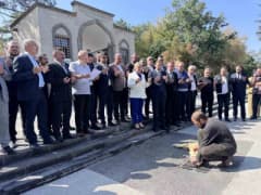 MHP Kayseri İl Yönetimi üyeleri Seyit Burhanettin Hazretleri Türbesi’nde dua ederken