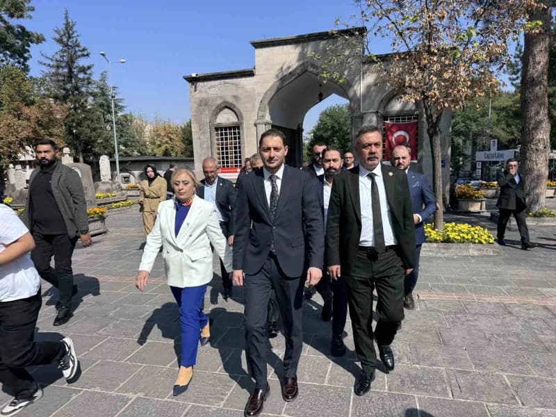 Milliyetçi Hareket Partisi Kayseri 15. Olağan İl Kongresi sonrasında seçilen İl Yönetimi, yeni hizmet dönemine dualarla