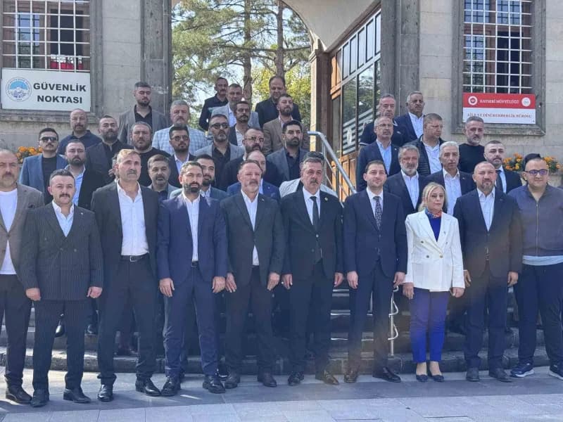 Milliyetçi Hareket Partisi Kayseri 15. Olağan İl Kongresi sonrasında seçilen İl Yönetimi, yeni hizmet dönemine dualarla