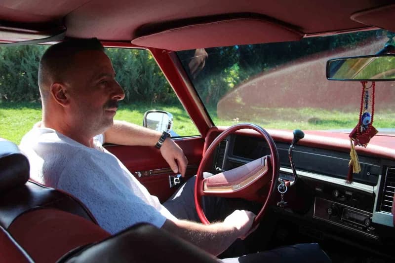 Erzurum’da esnaf Haluk Ertek’in sahibi olduğu 1973 model Chevrolet Caprice Classic, Alparslan Türkeş’in ilk sahibi olduğ