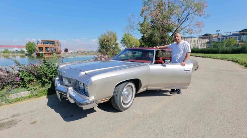 Erzurum’da esnaf Haluk Ertek’in sahibi olduğu 1973 model Chevrolet Caprice Classic, Alparslan Türkeş’in ilk sahibi olduğ