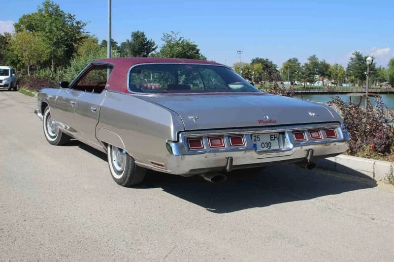 Erzurum’da esnaf Haluk Ertek’in sahibi olduğu 1973 model Chevrolet Caprice Classic, Alparslan Türkeş’in ilk sahibi olduğ