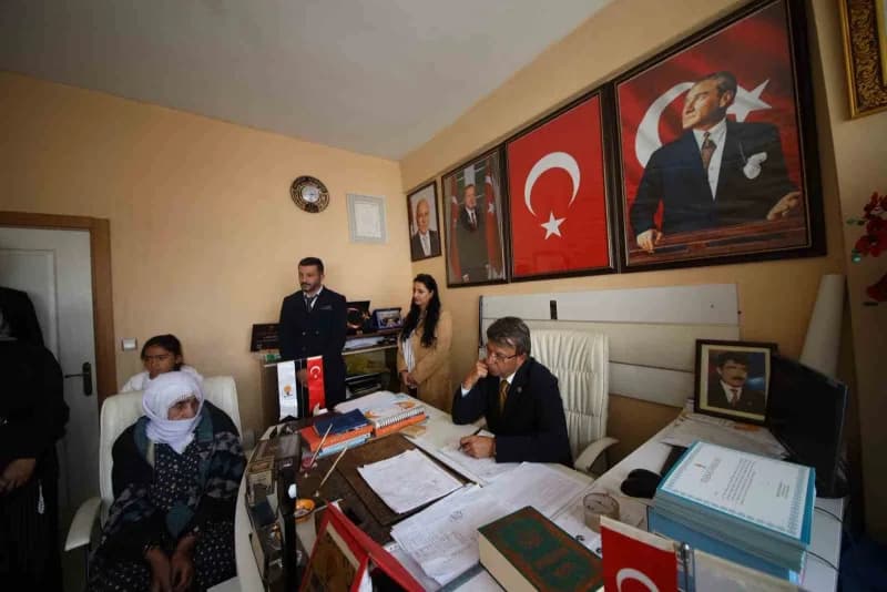 AK Parti Van Milletvekili Kayhan Türkmenoğlu, "Türkiye Yüzyılı için Hep yeni, Hep ileri" programları kapsamında Erzurum’
