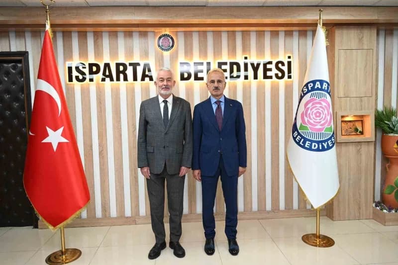 Isparta Belediye Başkanı Şükrü Başdeğirmen ve Ulaştırma ve Altyapı Bakanı Abdulkadir Uraloğlu