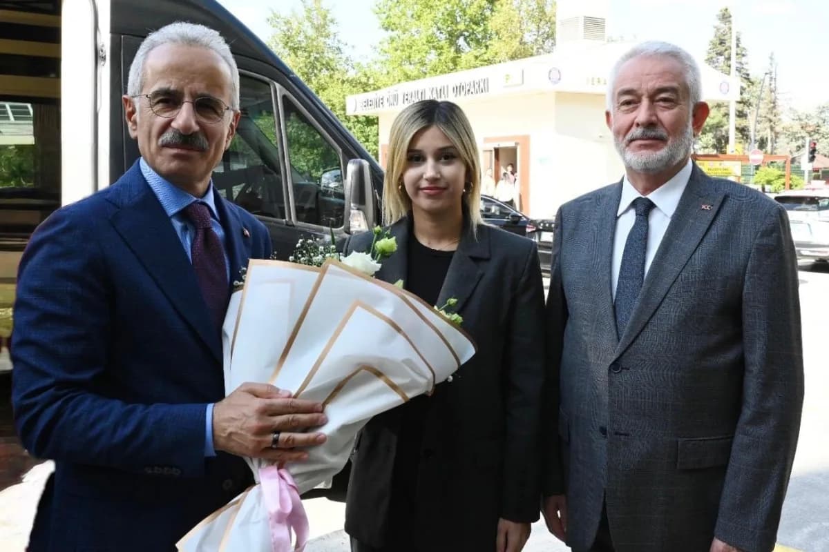 Ulaştırma Bakanı Abdulkadir Uraloğlu, Isparta ziyaretinde ulaştırma projelerini değerlendirirken