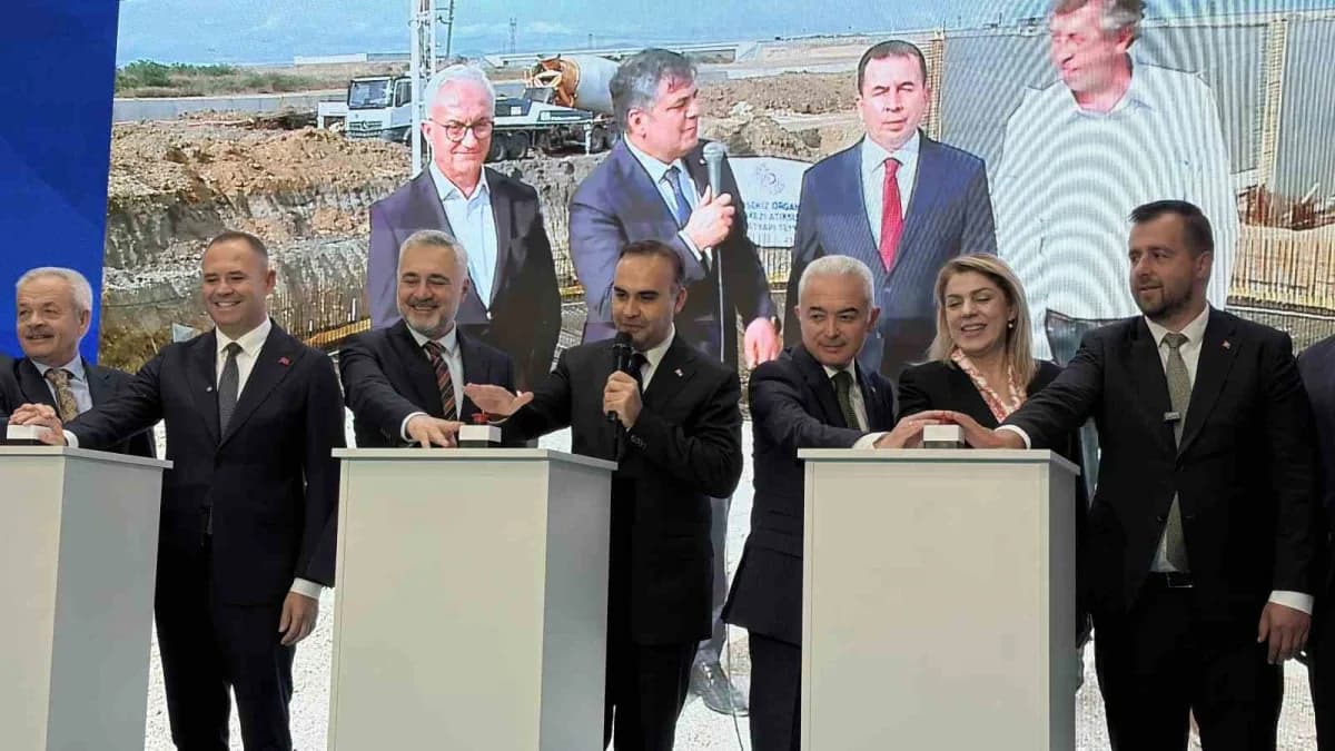 Sanayi ve Teknoloji Bakanı Mehmet Fatih Kacır Kırklareli'nde sanayi projeleri açılış töreninde konuşuyor