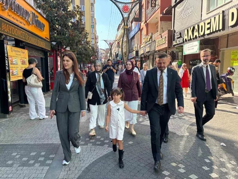 Minik İrem'e İzmir'de sınıf başkanlığını kaybetti. Balıkesir AK Parti İl Başkanı oldu