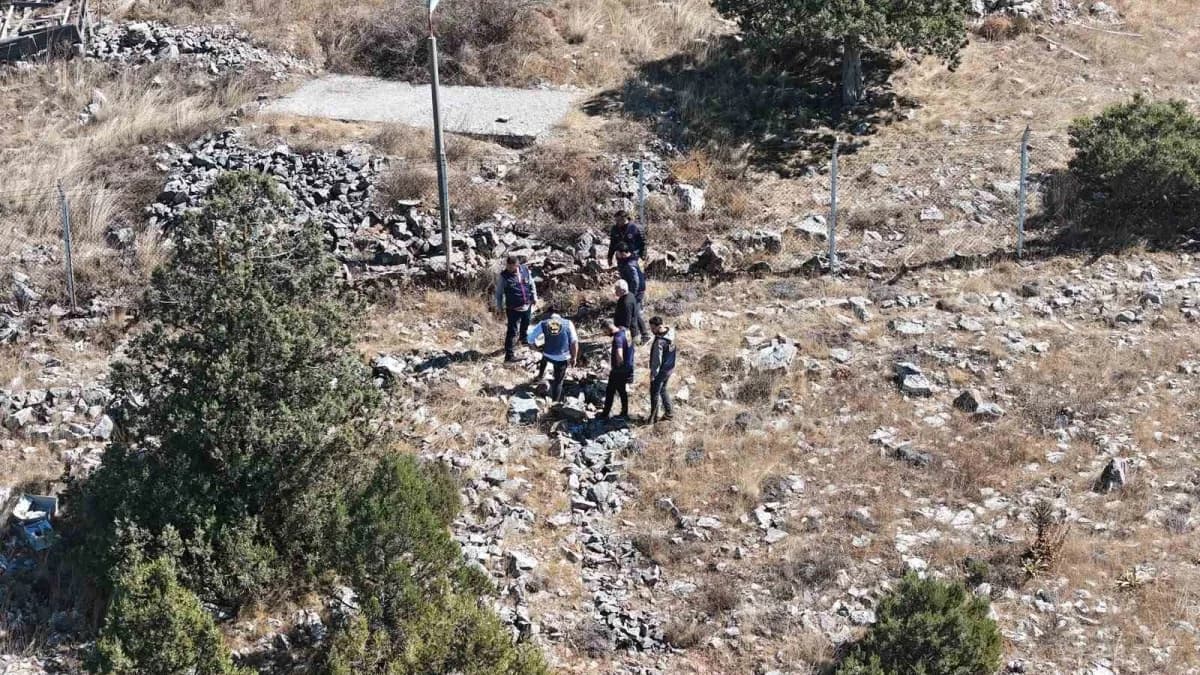 Eskişehir Seyitgazi ilçesinde 2012 yılında kaybolan minik Yakup Bozkurt’un cesedinin bulunduğu alanda JASAT ekiplerinin