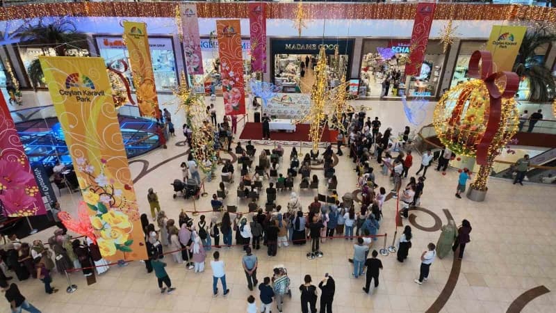 Ünlü yazar Miraç Çağrı Aktaş, Ceylan Karavil Park AVM’de düzenlenen imza günü etkinliğinde okurlarıyla bir araya geldi.