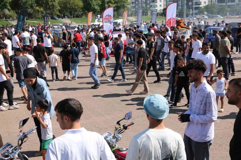 Modifiye otomobil tutkunlarını buluşturan "Tuning Fest Diyarbakır 2026", ikinci kez kapılarını ziyaretçilere açtı.
