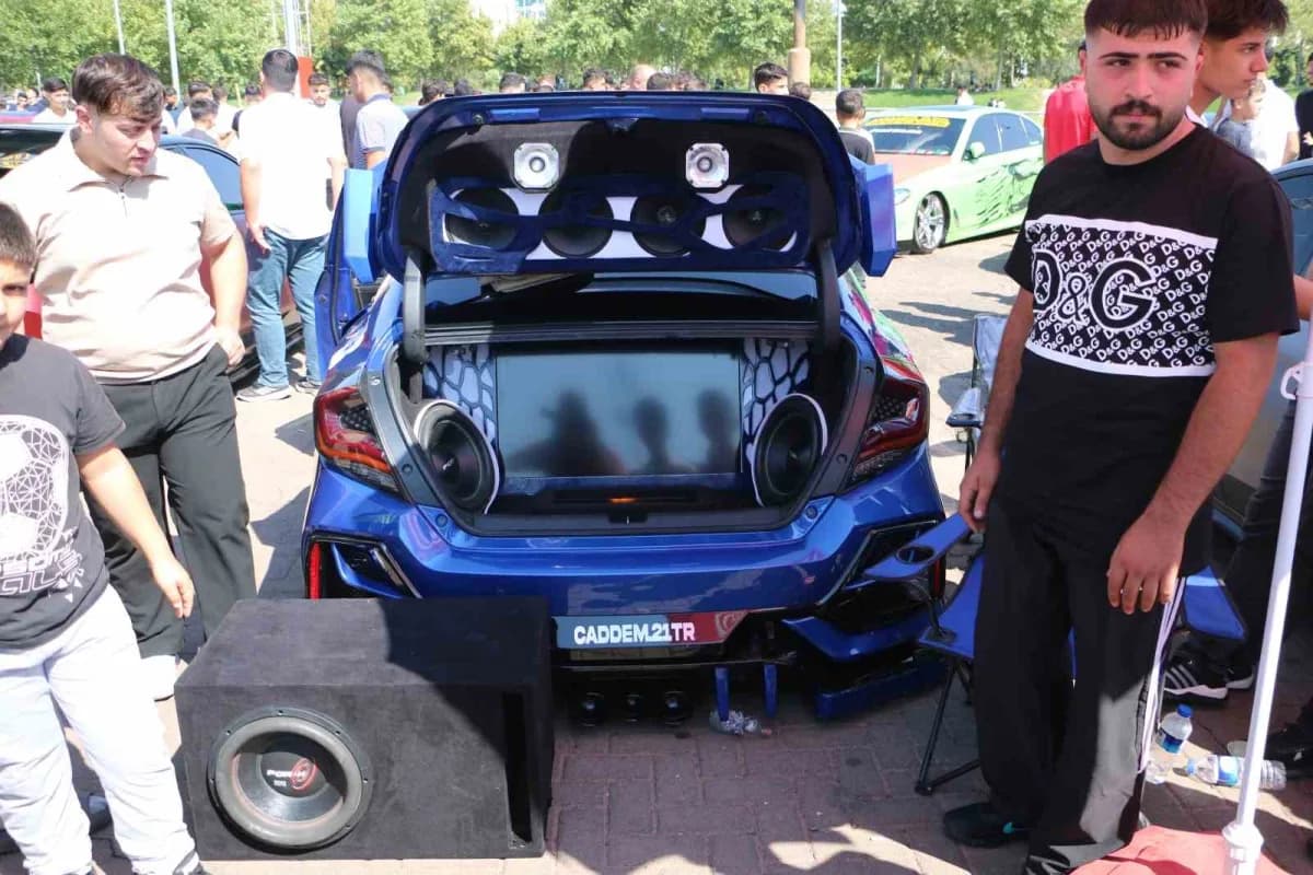 Modifiye otomobil tutkunlarını buluşturan "Tuning Fest Diyarbakır 2026", ikinci kez kapılarını ziyaretçilere açtı.