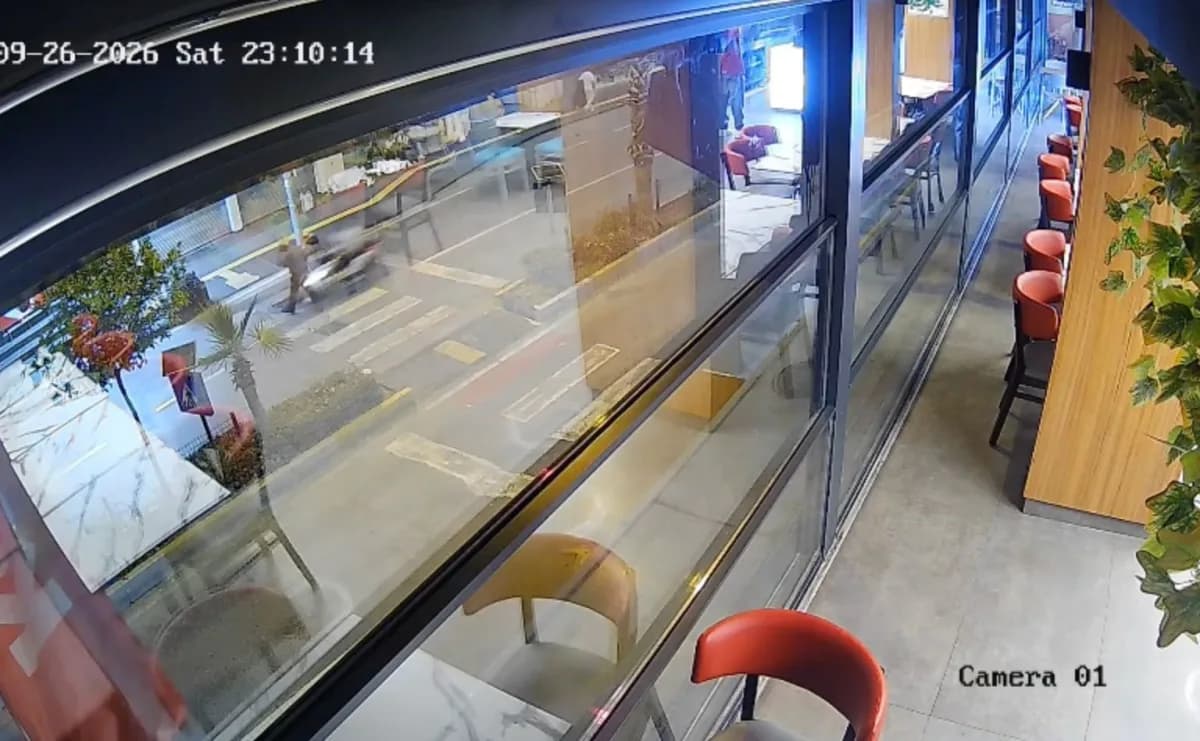 Kaza anı güvenlik kamerasına yansıdı