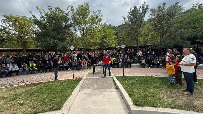 Çanakkale’nin Çan ilçesine bağlı Etili köyünde bir araya gelen motosiklet tutkunları, bu yıl ikincisi düzenlenen Pilav E