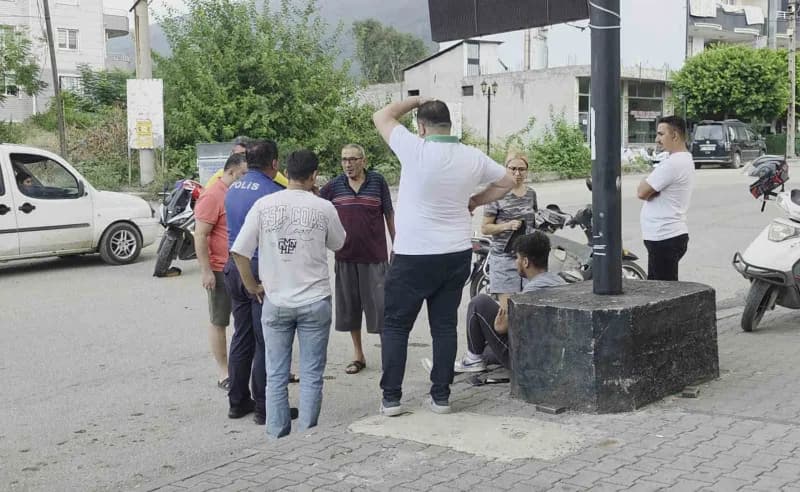 Hatay'da 2 motosikletin çarpıştığı kazada genç motosiklet sürücüsü kazayı yaralı olarak atlatan yaşlı adama "Dayı öyle y