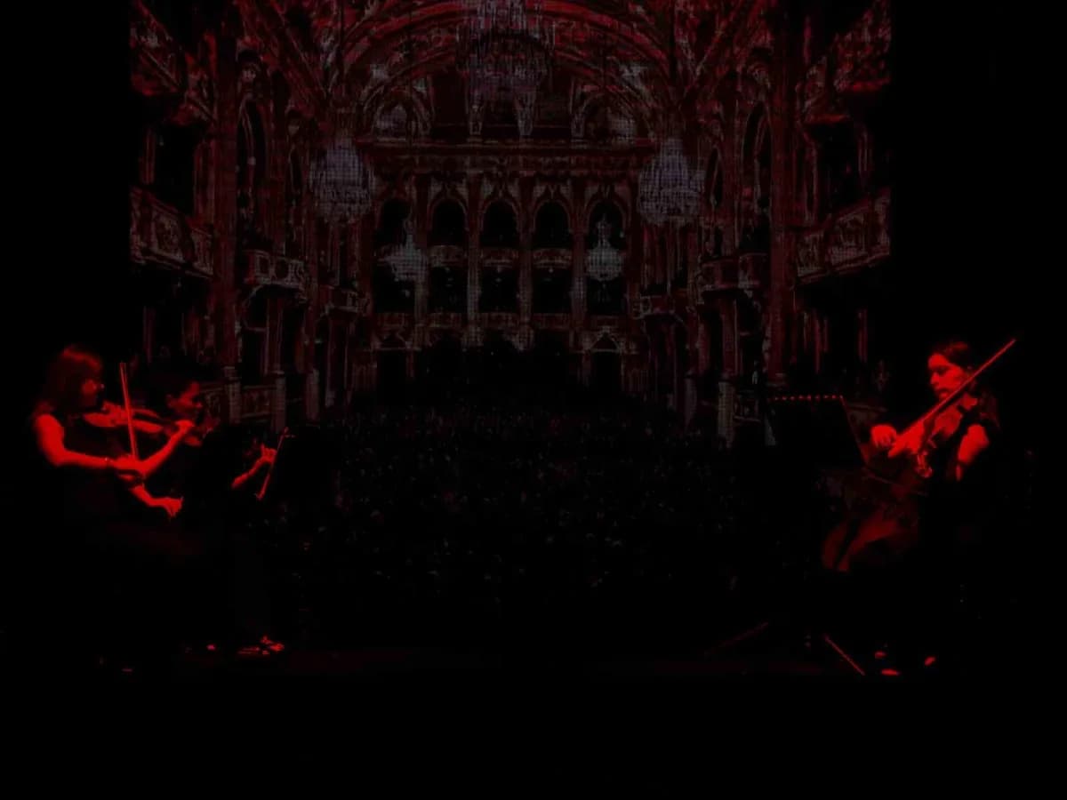 Beyoğlu Sahne’de Mozart hologram teknolojisiyle sahnede canlı müzik ve dans performansı