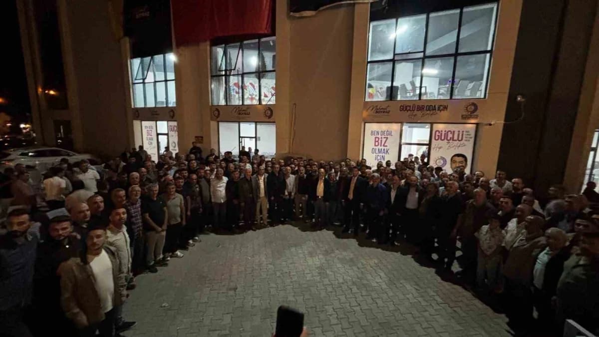 Mahmut Boyraz, Malatya Ticaret ve Sanayi Odası seçim çalışmaları sırasında açıklama yapıyor