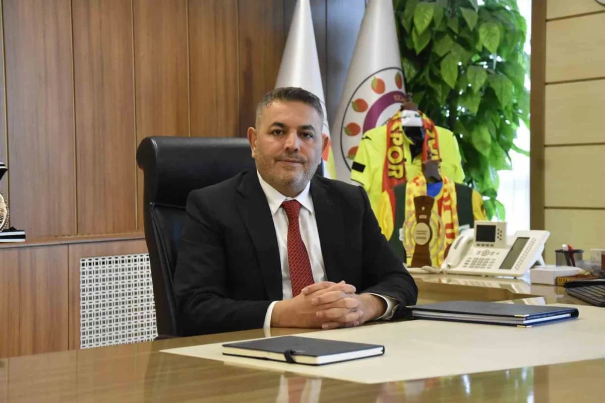 Malatya Ticaret ve Sanayi Odası Başkanı Oğuzhan Ata Sadıkoğlu basın açıklaması yaparken