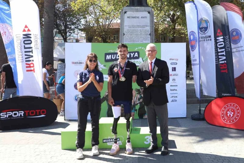 2026 Mudanya Triatlonu Türkiye Kupası Finali’nde mücadele eden Muhammed Ali Aydın, azmi ve spor tutkusu ile organizasyon