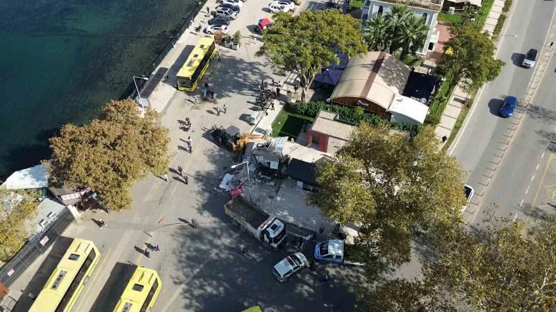 Bursa'da uzun süredir faaliyet gösteren meydandaki büfe, Mudanya Belediyesi tarafından usulsüz kullanım gerekçesiyle yap