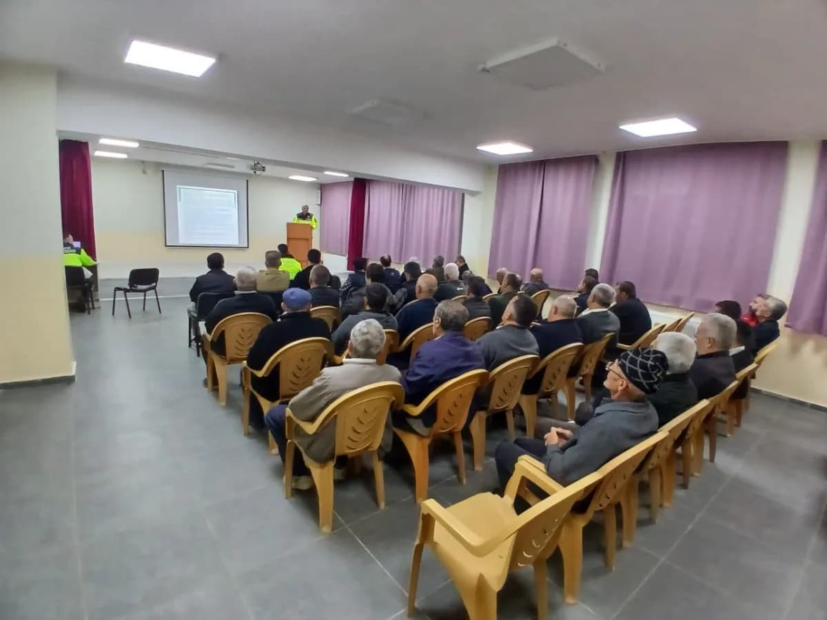 Bolu'nun Mudurnu ilçesinde, öğrencilerin okullarına güvenli ve huzurlu bir şekilde ulaşımlarını sağlamak amacıyla öğrenc