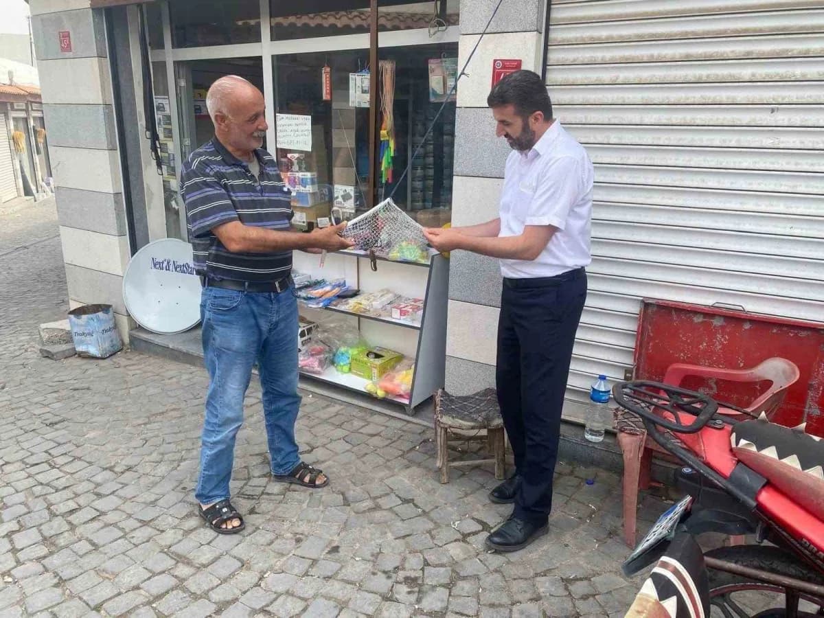 Diyarbakır’ın Çermik İlçe Müftüsü Burhan Kızılarslan ahilik haftası etkinlikleri kapsamında İlçe esnafını ziyaret ederek