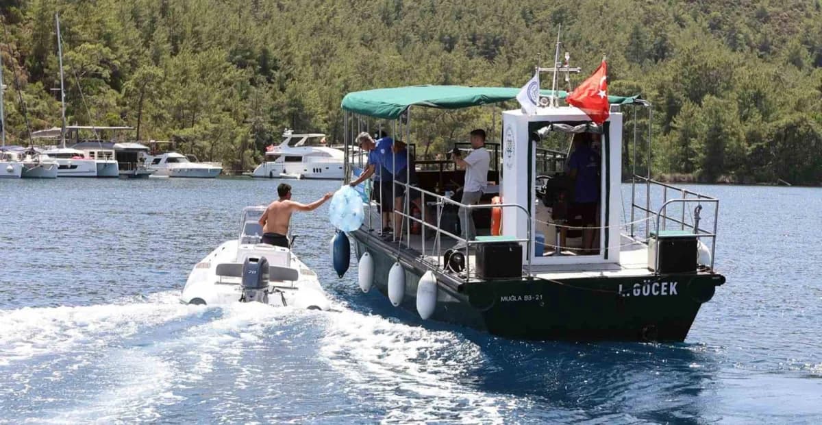 Muğla Büyükşehir Belediyesi, deniz araçlarından kaynaklanan atıkların kontrollü şekilde toplanması amacıyla filosunu 5 y
