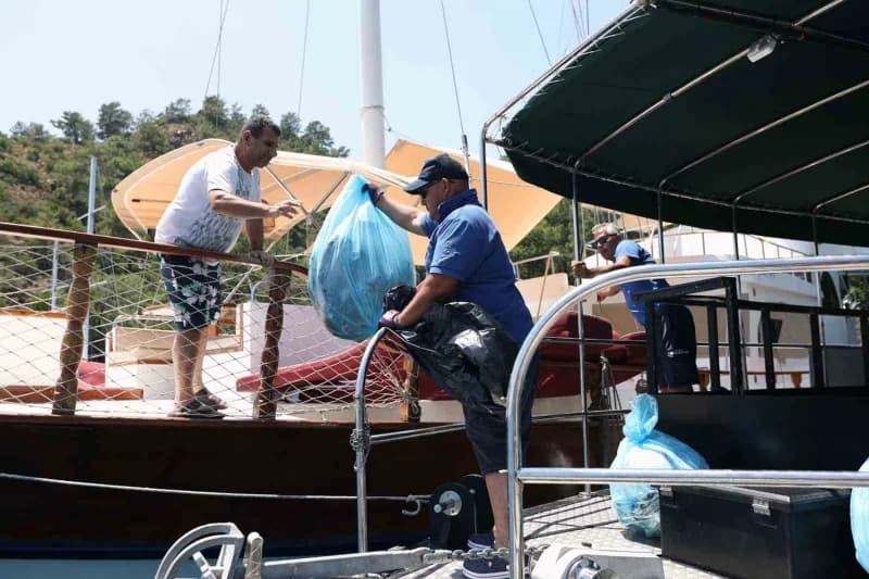 Muğla Büyükşehir Belediyesi, deniz araçlarından kaynaklanan atıkların kontrollü şekilde toplanması amacıyla filosunu 5 y
