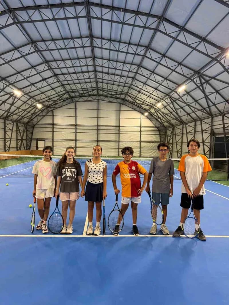 Muğla’da okul çıkışı tenis zamanı: çocuklar ve gençler sporla buluşuyor