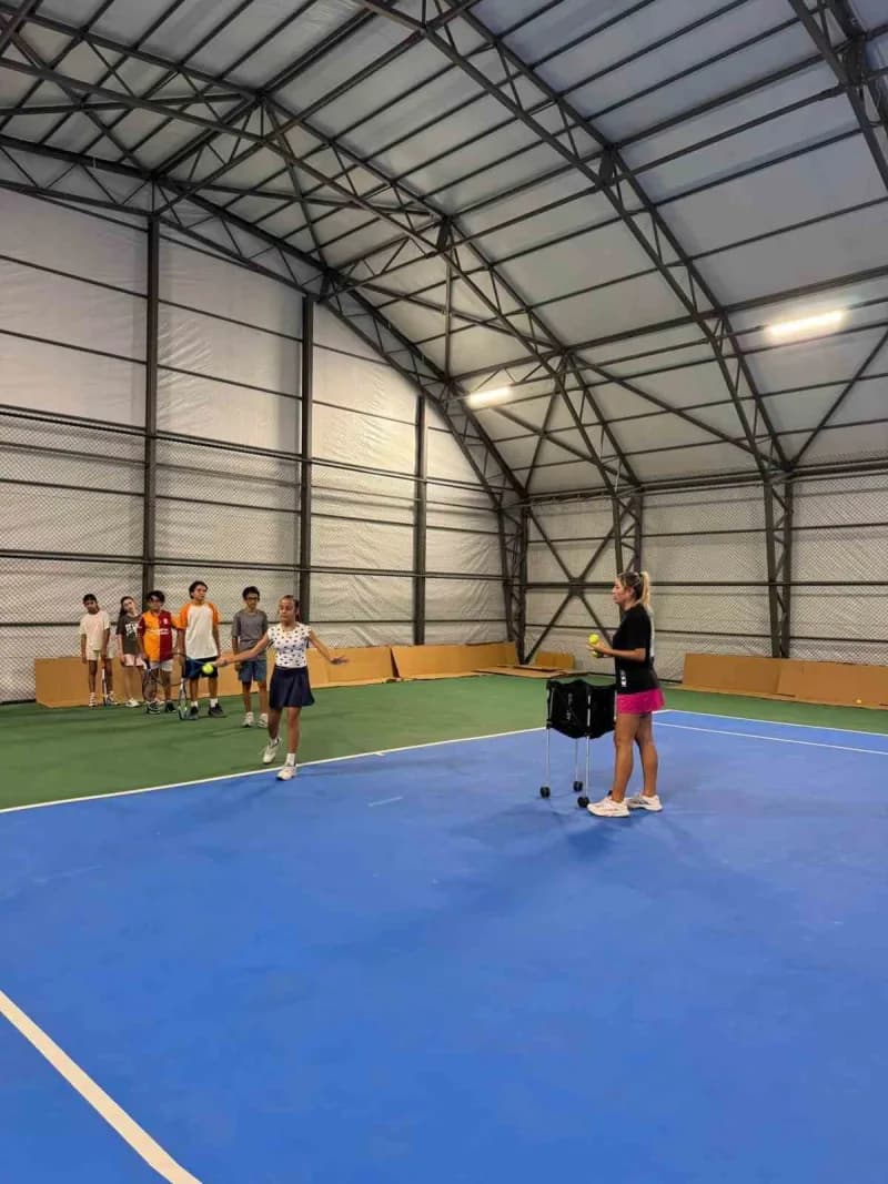 Muğla’da okul çıkışı tenis zamanı: çocuklar ve gençler sporla buluşuyor