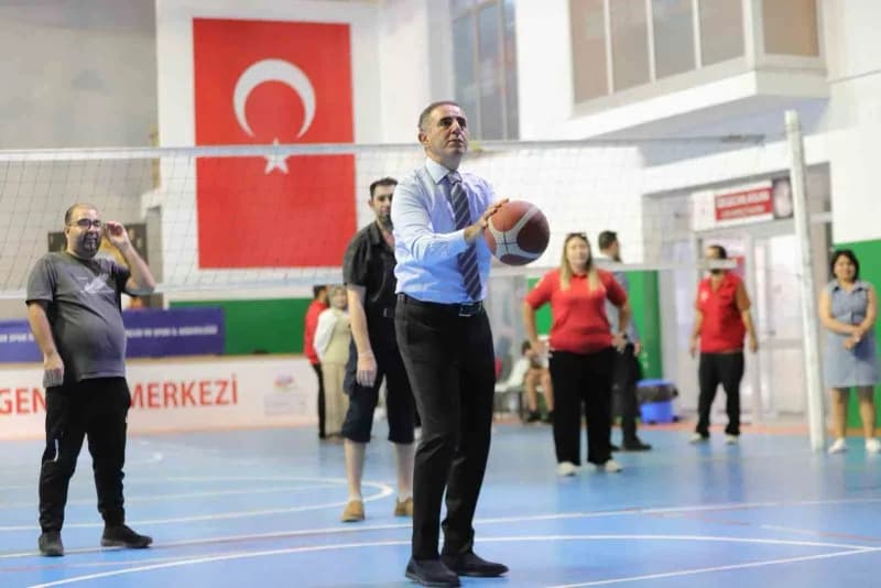 Vali Yardımcısı Cehveroğlu, Uluslararası Gençlik merkezinde inceleme yaptı