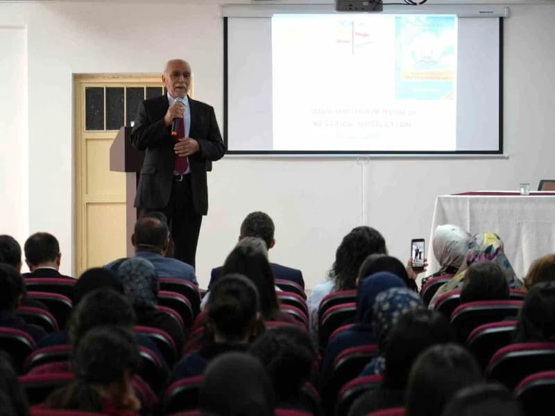 Muğla’da öğrenciler Yazar Mustafa Turan ile bir araya geldi