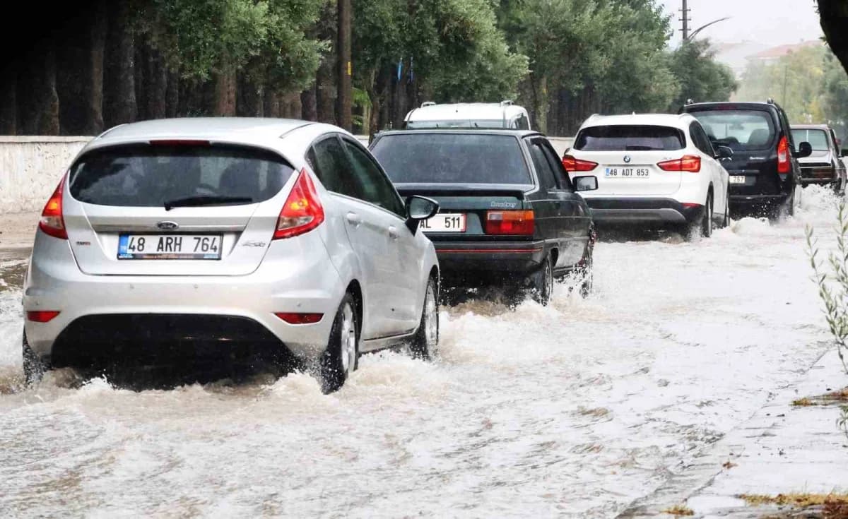 Muğla iç kesimlerinde beklenen kuvvetli sağanak yağış nedeniyle uyarı yapıldı