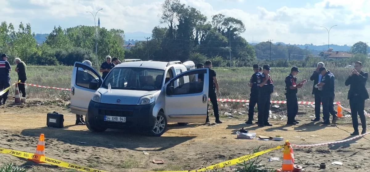 Mahalle Muhtarı, hafif ticari aracının içerisinde başından vurulmuş halde ölü bulundu.
