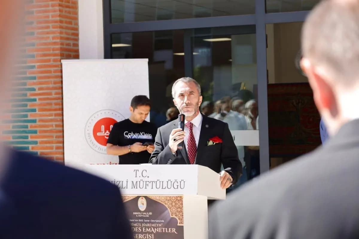 Mukaddes Emanetler Denizli’de ziyarete açıldı