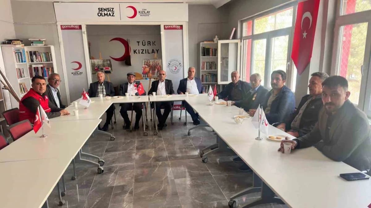 Van'ın Muradiye ilçesinde 19 Eylül Gaziler Günü kapsamında Gaziler ve yakınları, Muradiye İlçe Kızılay Şubesi tarafından
