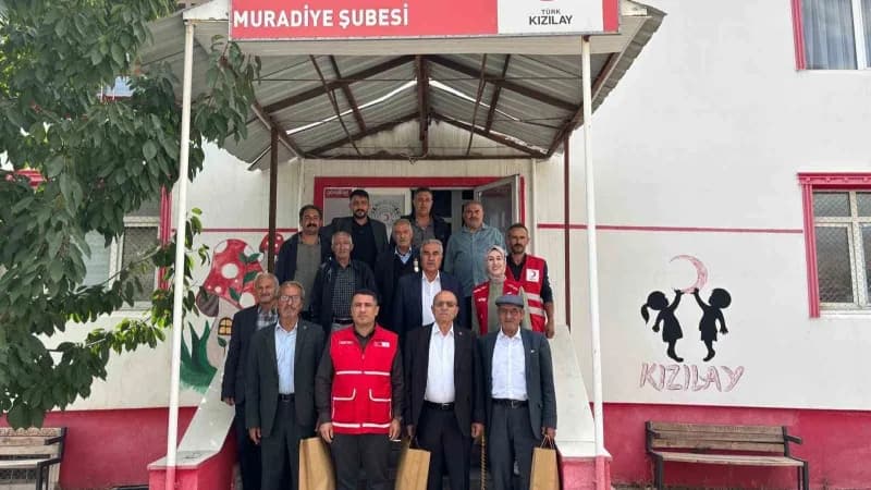 Muradiye İlçe Kızılay Şubesi'nde 19 Eylül Gaziler Günü kapsamında gaziler ve aileleriyle gerçekleştirilen programdan bir