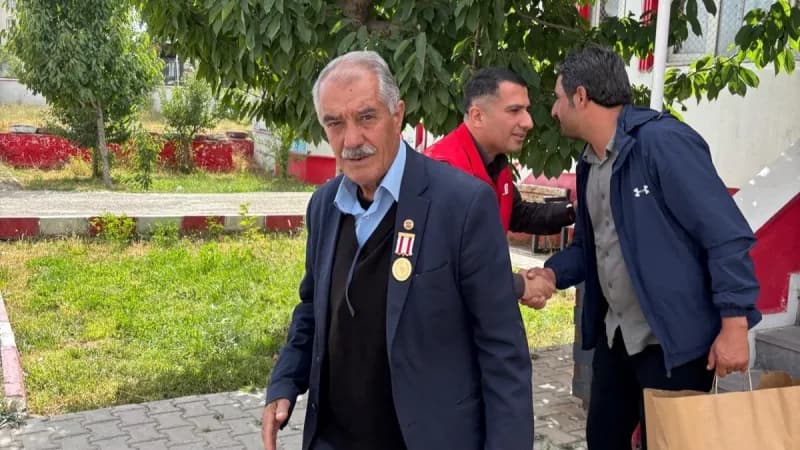 Muradiye İlçe Kızılay Şube Başkanı Selçuk Yay, gazilerin Türk milletinin gönlünde müstesna bir yere sahip olduğunu belir