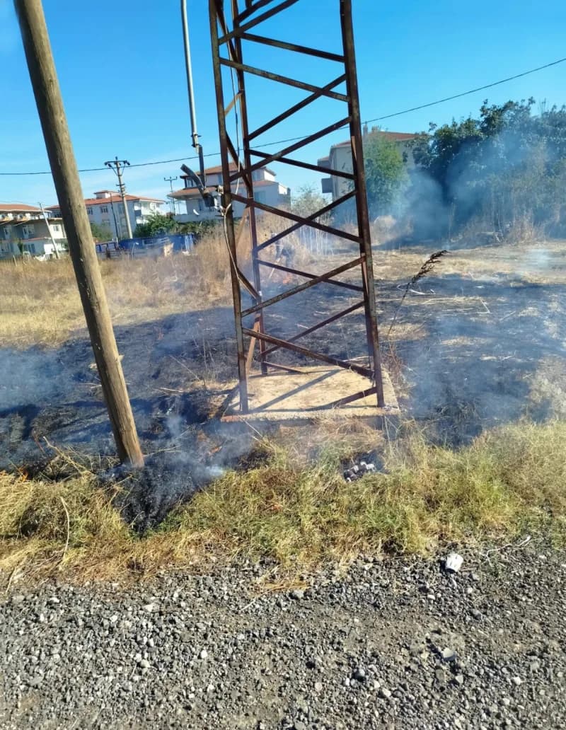 Dumanları görenler durumu itfaiyeye bildirdi.