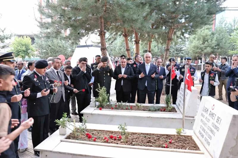 Muş Garnizon Şehitliği’nde 19 Eylül Gaziler Günü töreninden görüntü