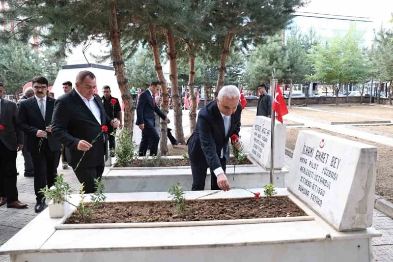 Muş’ta 19 Eylül Gaziler Günü dolayısıyla Garnizon Şehitliği’nde tören düzenlendi.
