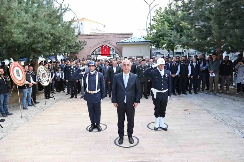 Muş’ta 19 Eylül Gaziler Günü dolayısıyla Garnizon Şehitliği’nde tören düzenlendi.