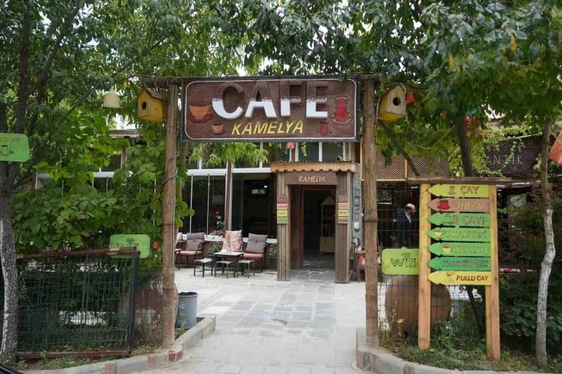 Muş’ta unutulmaya yüz tutmuş geleneksel bir kahve hazırlama yöntemi yeniden yaşatılıyor. Kahve çeşitleri, yörede "Soku t