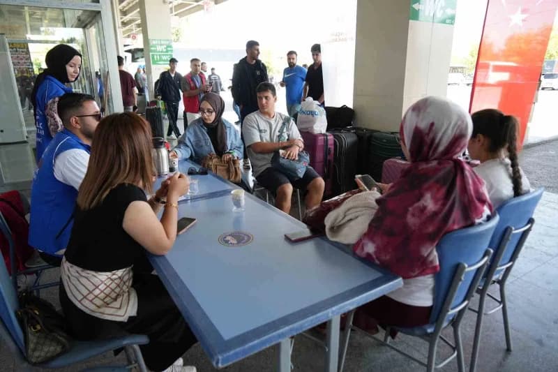 Muş'ta üniversite kazanan öğrenciler, Gençlik ve Spor İl Müdürlüğü ekipleri tarafından otogar ve havalimanında karşılana