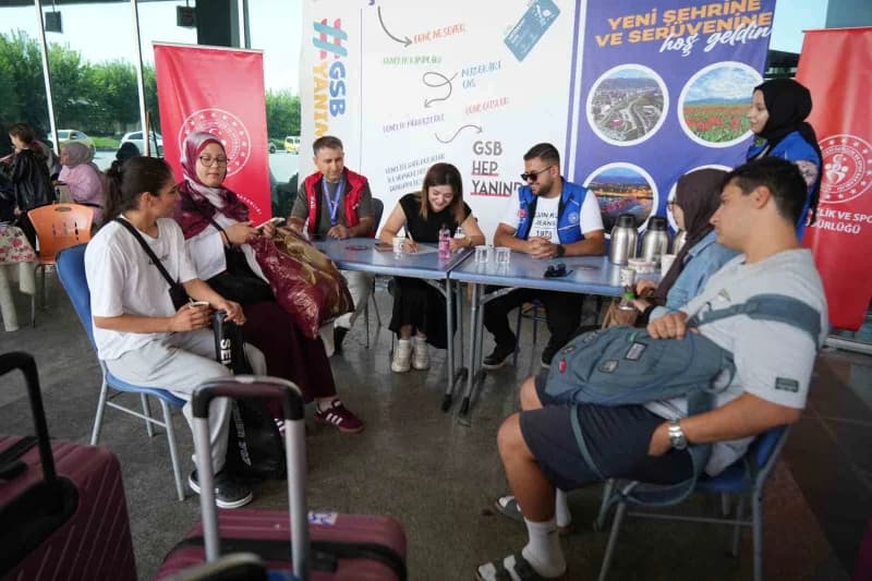 Muş'ta üniversite kazanan öğrenciler, Gençlik ve Spor İl Müdürlüğü ekipleri tarafından otogar ve havalimanında karşılana