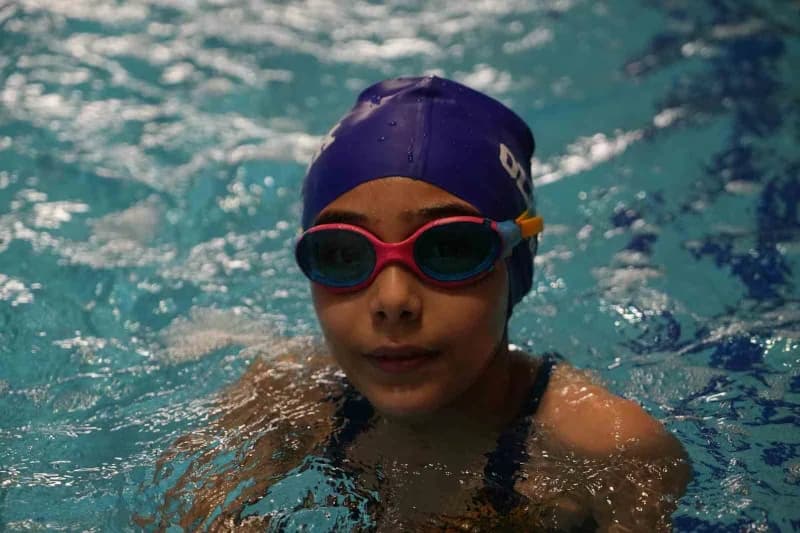 Muş’ta Gençlik ve Spor Bakanlığı (GSB) Spor Okulları kapsamında açılan Yüzme kurslarına çocuk ve gençler yoğun ilgi göst