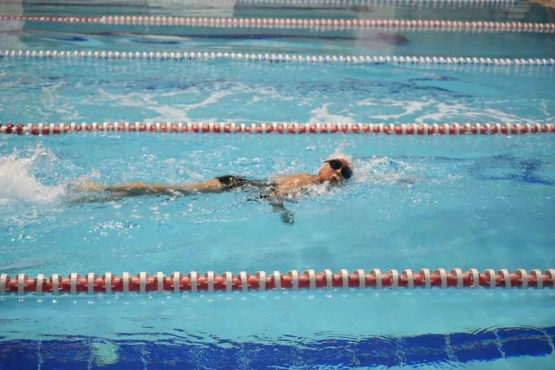 Muş’ta Gençlik ve Spor Bakanlığı (GSB) Spor Okulları kapsamında açılan Yüzme kurslarına çocuk ve gençler yoğun ilgi göst