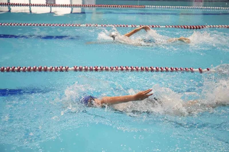 Muş’ta Gençlik ve Spor Bakanlığı (GSB) Spor Okulları kapsamında açılan Yüzme kurslarına çocuk ve gençler yoğun ilgi göst