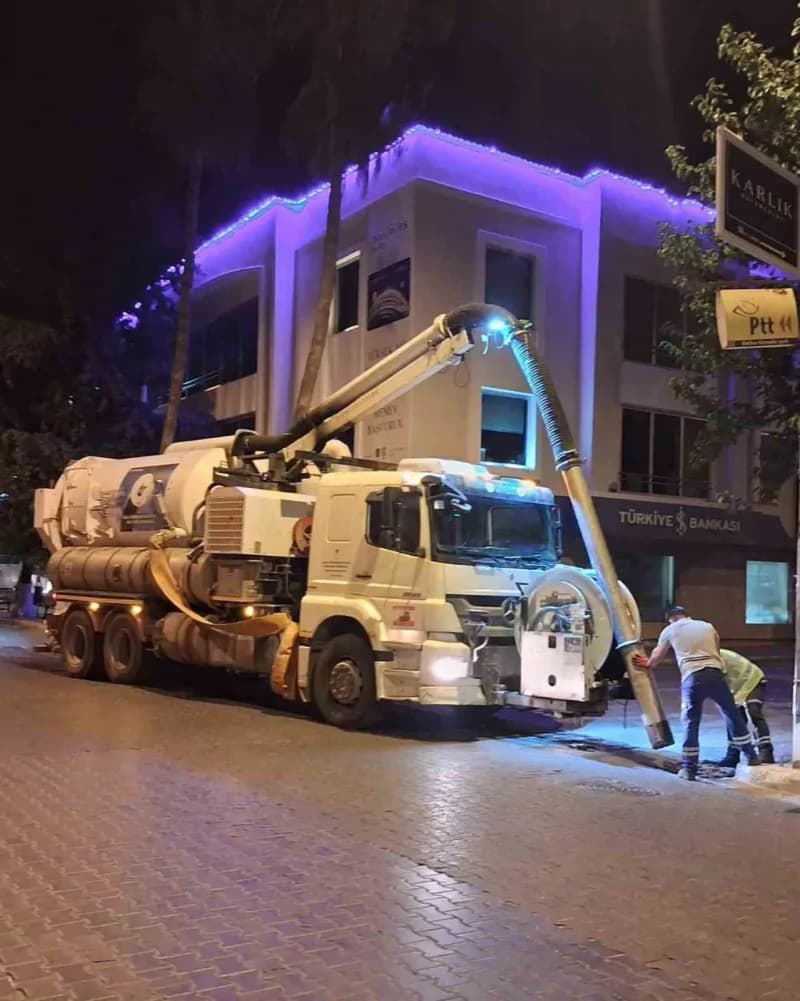 Muğla MUSKİ ekipleri kış öncesi yağmursuyu hattı ve dere temizlik çalışmalarını sürdürüyor